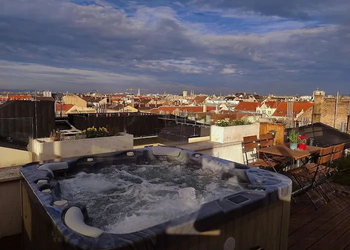 360 Panorama • Rooftop Jacuzzi • Downtown
