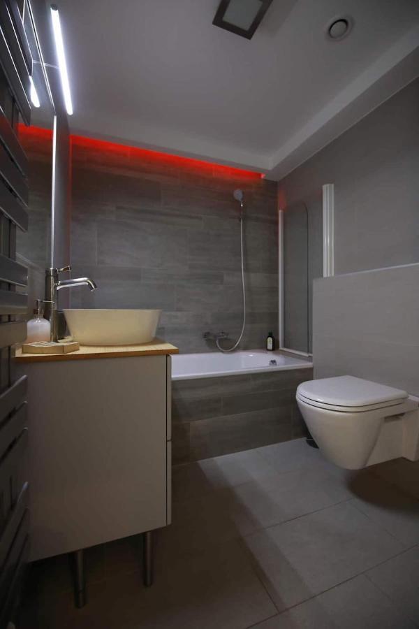 360 Panorama • Rooftop Jacuzzi • Downtown Apartamento Budapest